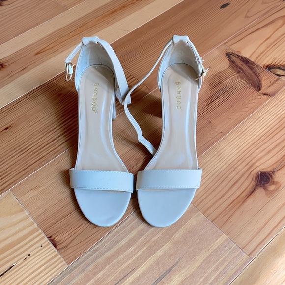 Women’s taupe heels size 6 - Picture 1 of 4